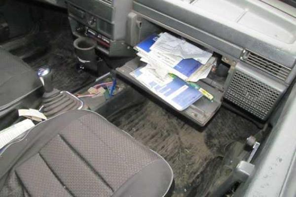 В Славянске мужчина украл из машины бумажник: денег хватило на покупку «ВАЗ-2101»