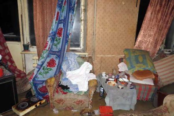 В Димитрове полицейские "накрыли" наркопритон в квартире многоэтажки В Димитрове полицейские "накрыли" наркопритон в квартире многоэтажки