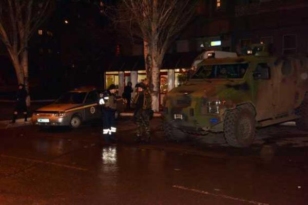 На улицы Мариуполя вышли "бронепатрули": полиция и Нацгвардия проводят контрдиверсионные мероприятия