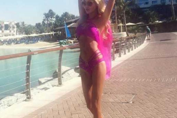 Жена известного футболиста, мать троих детей шокировала своей фигурой Жена известного футболиста, мать троих детей шокировала своей фигурой