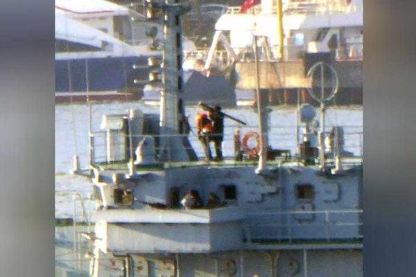 Турцию возмутило фото российского военного с ПЗРК посреди Босфора