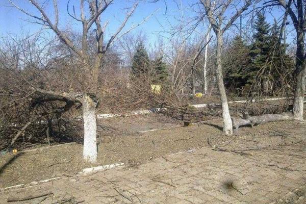 Некогда популярный курорт Широкино превратился в страшные руины Некогда популярный курорт Широкино превратился в страшные руины