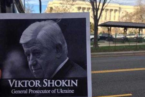 В центре Вашингтона развесили листовки с изображениями «главных коррупционеров» Украины