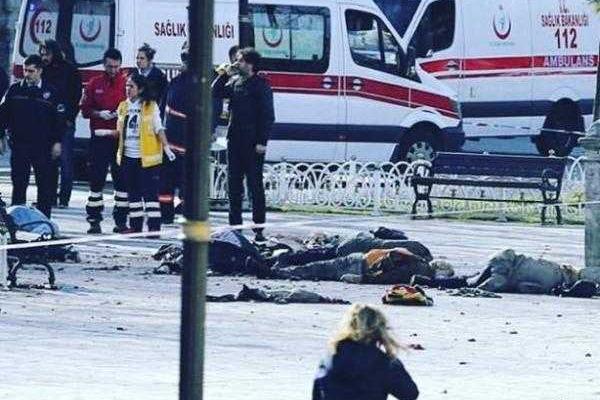 Теракт в Стамбуле: очевидцы опубликовали фото 