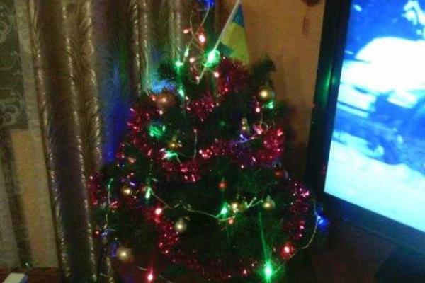 Донецк встречал Новый год с Украиной: флаги, ленты, герб, гимн