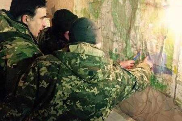 Саакашвили встретил Новый год в зоне АТО с украинскими военными Саакашвили встретил Новый год в зоне АТО с украинскими военными