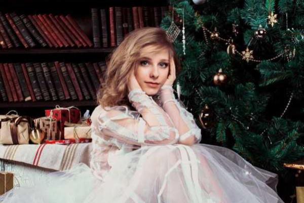 Актриса Лиза Арзамасова затмила своей красотой Актриса Лиза Арзамасова затмила своей красотой