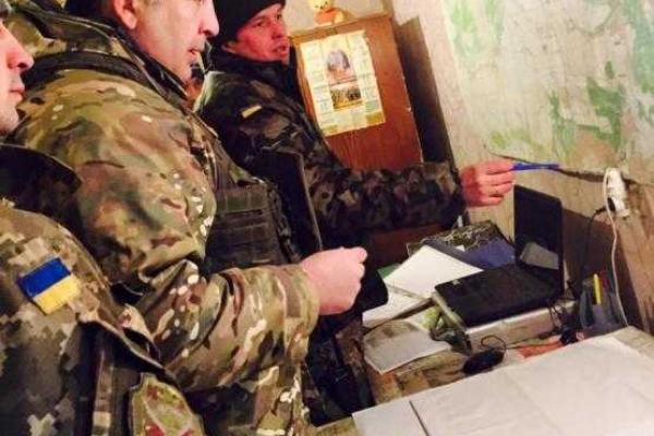Саакашвили встретил Новый год в зоне АТО с украинскими военными Саакашвили встретил Новый год в зоне АТО с украинскими военными