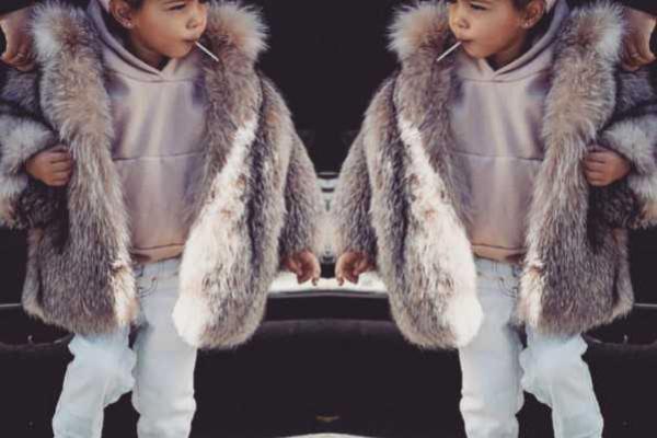 Фанаты раскритиковали Ким Кардашьян за пафосное фото дочери