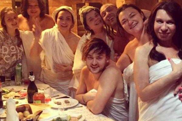 Наташа Королева показала "традиционную новогоднюю парку" Наташа Королева показала "традиционную новогоднюю парку"