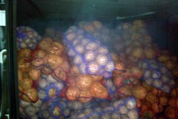 В Артемовске полиция пресекла нелегальную перевозку продуктов на оккупированную территорию В Артемовске полиция пресекла нелегальную перевозку продуктов на оккупированную территорию