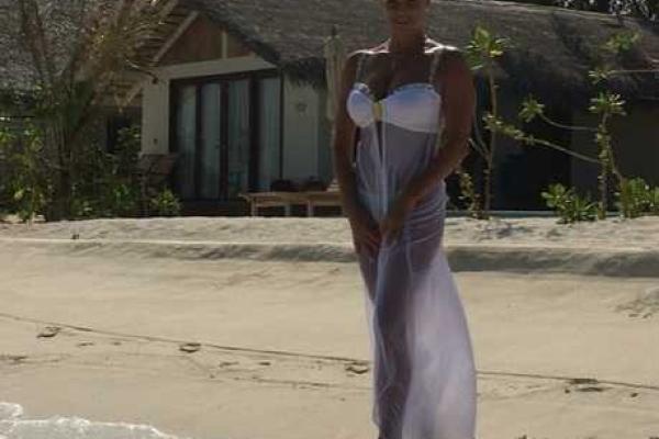 Волочкова отметила Крещение погружением в океан в белых стрингах