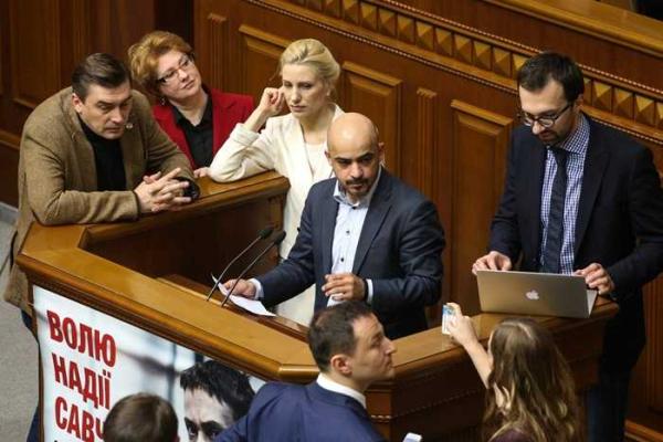 «Еврооптимисты» заблокировали трибуну Верховной Рады