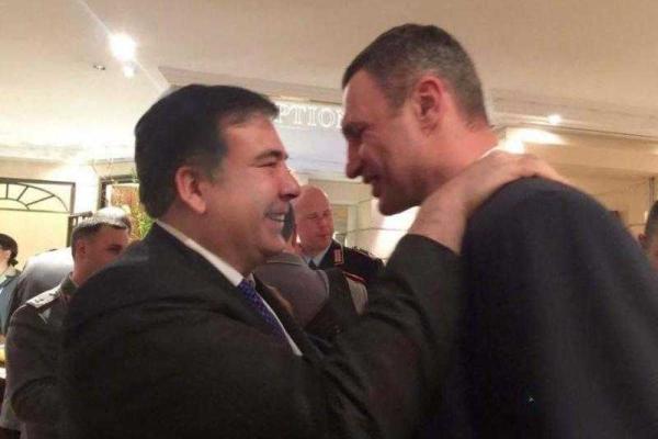 Саакашвили показал фото со своей мамой