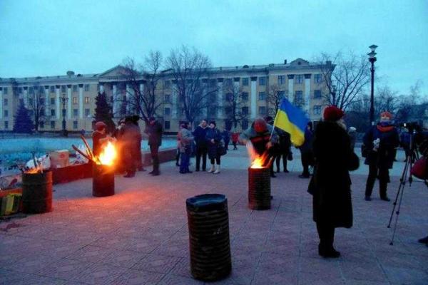 В Лисичанске почтили память Небесной сотни впечатляющим флешмобом В Лисичанске почтили память Небесной сотни впечатляющим флешмобом