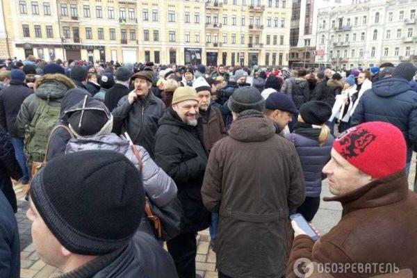 Сотни активистов вышли на поддержку патрульной полиции в Киеве Сотни активистов вышли на поддержку патрульной полиции в Киеве