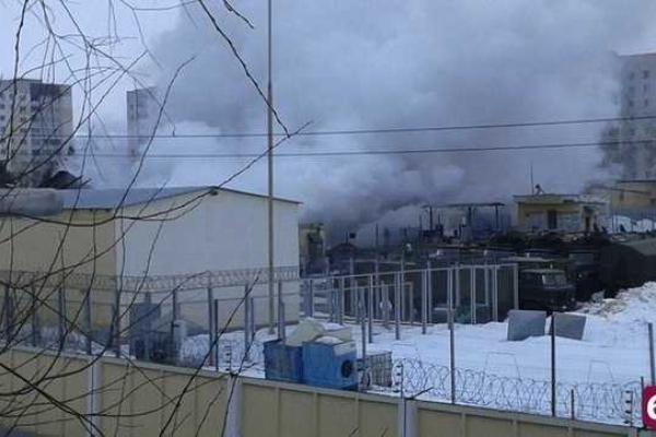 В Саратове горит склад боеприпасов: слышны хлопки и запах пороха В Саратове горит склад боеприпасов: слышны хлопки и запах пороха