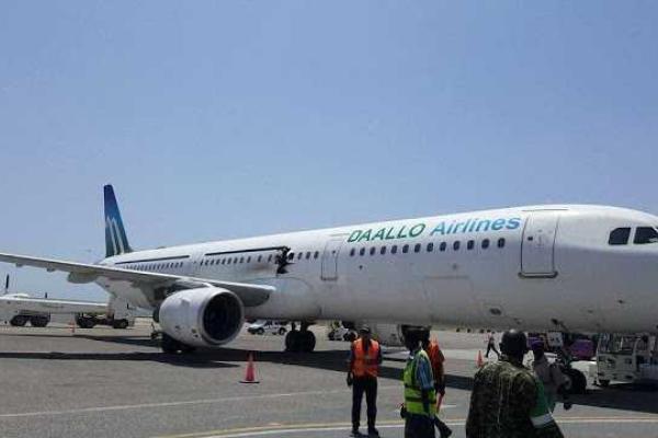 В столице Сомали экстренно сел самолет после взрыва на борту В столице Сомали экстренно сел самолет после взрыва на борту