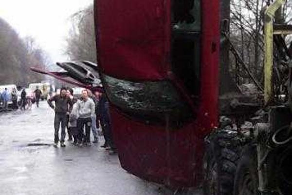 На Закарпатье машина съехала в реку, водитель погиб На Закарпатье машина съехала в реку, водитель погиб