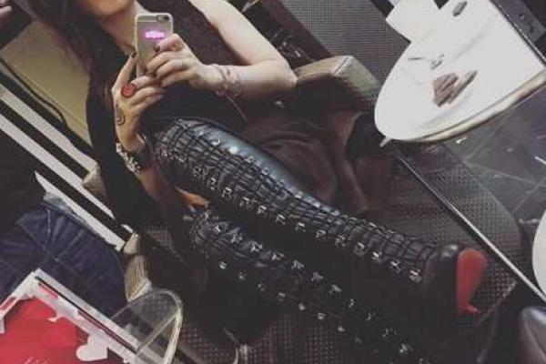 Тина Канделаки выложила фото в "лабутенах"