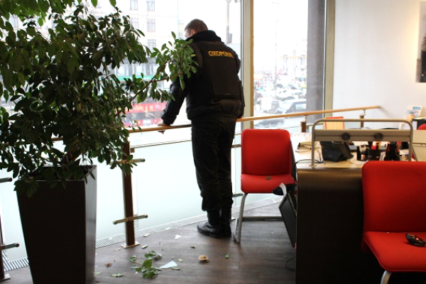 Полицейские задержали белоруса, причастного к погрому в отделении банка на Крещатике Полицейские задержали белоруса, причастного к погрому в отделении банка на Крещатике