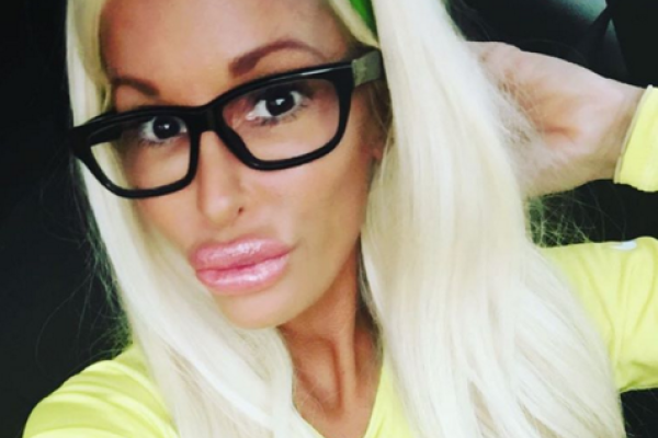 В США многодетная мать потратила полмиллиона долларов на внешность Барби В США многодетная мать потратила полмиллиона долларов на внешность Барби