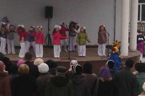 Луганск начал "репетиции" возвращения в Украину Луганск начал "репетиции" возвращения в Украину