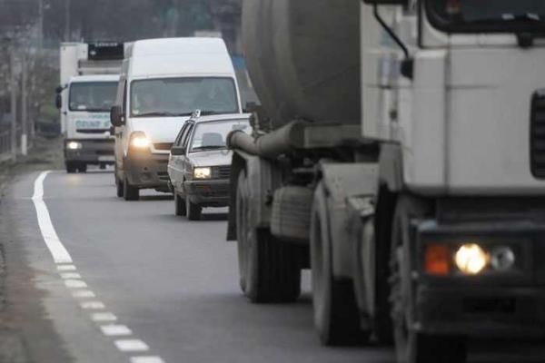 Яценюк с улыбкой на лице открыл новую автодорогу «Ивано-Франковск – Львов» Яценюк с улыбкой на лице открыл новую автодорогу «Ивано-Франковск – Львов»