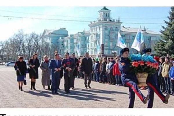 Луганск начал "репетиции" возвращения в Украину Луганск начал "репетиции" возвращения в Украину