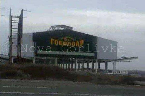 Рынок "Господар" в Горловке продолжают "пилить на металл"