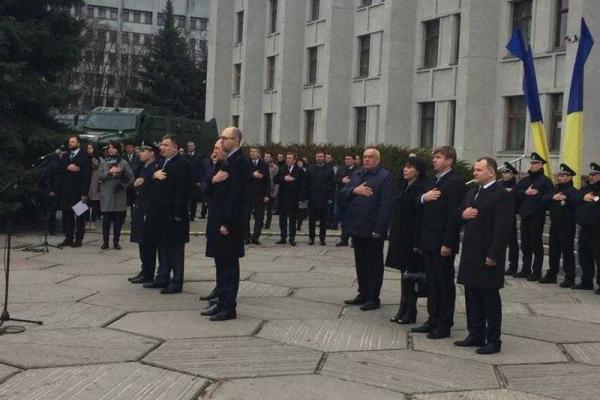 Яценюк поздравил Полтаву с новой патрульной полицией Яценюк поздравил Полтаву с новой патрульной полицией