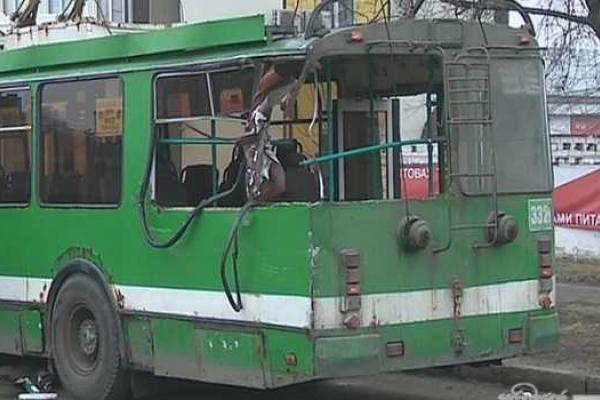 В Харькове МАЗ врезался в троллейбус с пассажирами В Харькове МАЗ врезался в троллейбус с пассажирами