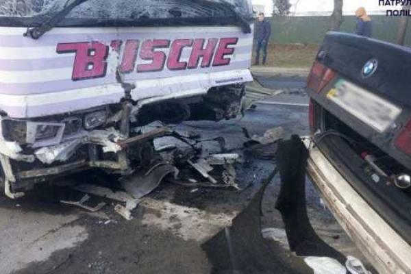 На Волыни в ДТП с автобусом и легковушкой погибли 4 человека