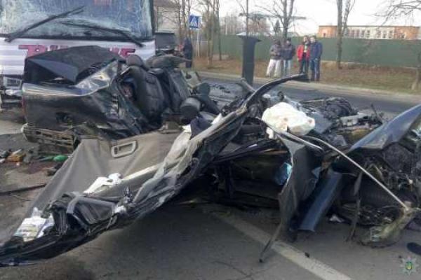 На Волыни в ДТП с автобусом и легковушкой погибли 4 человека