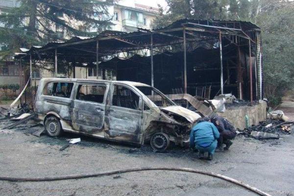 В Крыму начали массово жечь автомобили В Крыму начали массово жечь автомобили