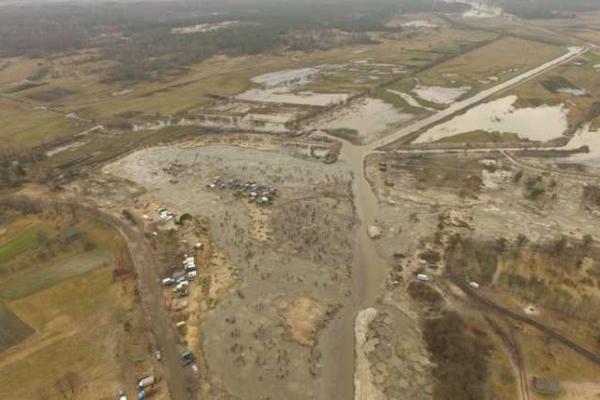 В сети показали последствия незаконной добычи янтаря на Ровенщине