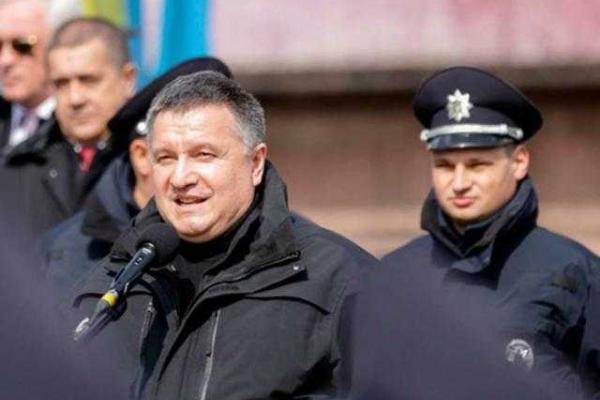 В Черновцах во время принятия присяги полицейский сделал предложение любимой В Черновцах во время принятия присяги полицейский сделал предложение любимой