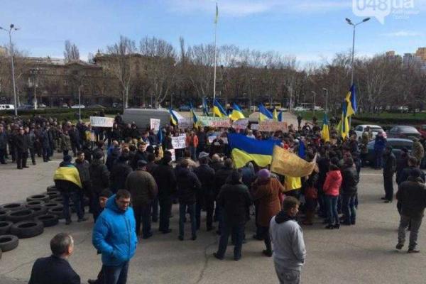 Одесскую ОГА окружил Автомайдан с шинами