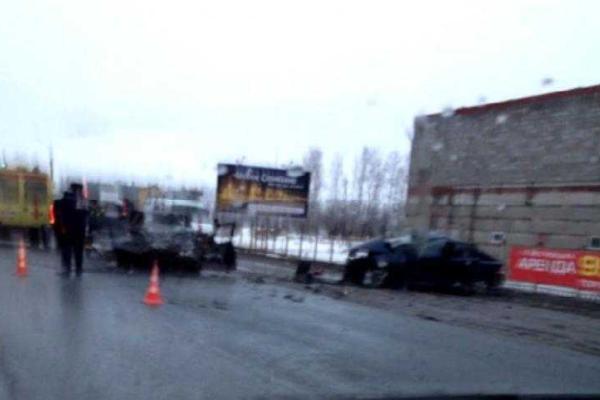 В лобовом ДТП под Рязанью погибли 5 человек В лобовом ДТП под Рязанью погибли 5 человек