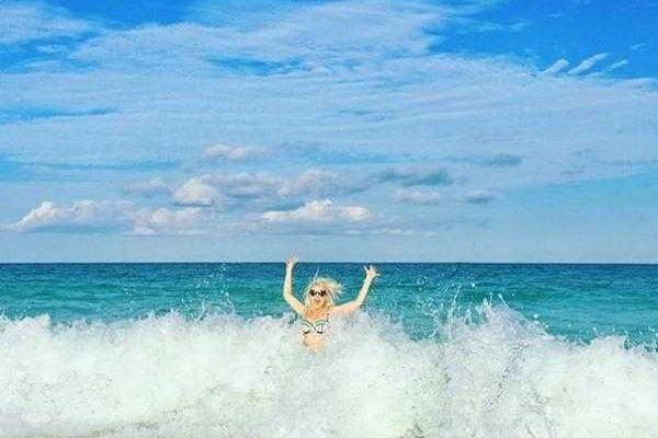 Мика Ньютон отметила 30-летний юбилей в Мексике