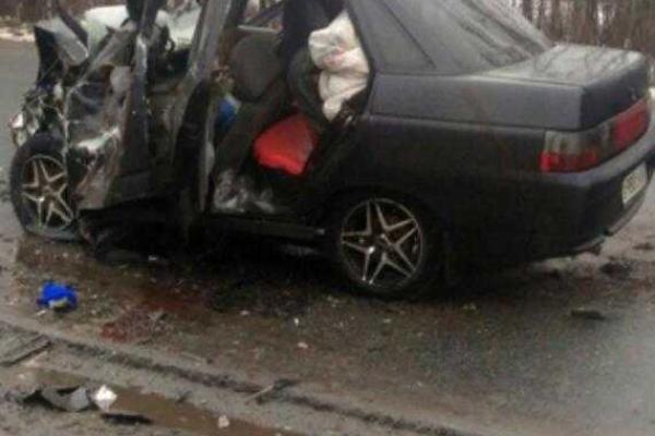 В лобовом ДТП под Рязанью погибли 5 человек В лобовом ДТП под Рязанью погибли 5 человек