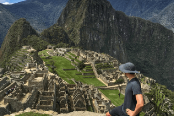 Сын Кернеса похвастался снимками с экзотического отдыха