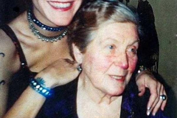 В сети появились шокирующие фото младшей внучки Сталина