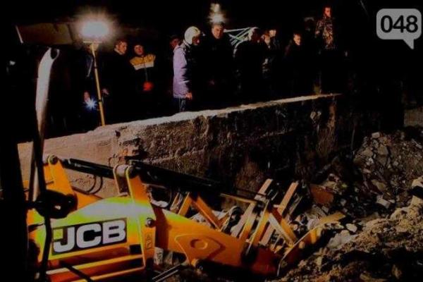 На руинах взорвавшегося дома под Одессой нашли тело мальчика 