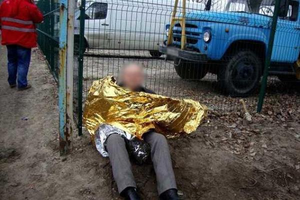 В Киеве задержали мужчину, который бегал по городу с топором В Киеве задержали мужчину, который бегал по городу с топором