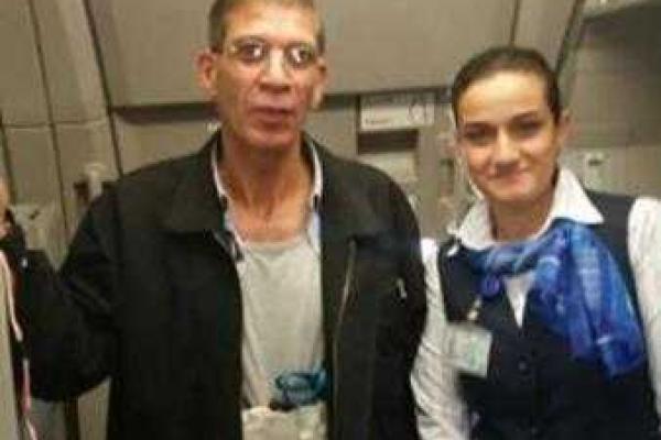 Стюардесса и пассажир сделали селфи с угонщиком самолета EgyptAir