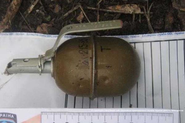 Пограничники обнаружили тайник боеприпасов на Сумщине Пограничники обнаружили тайник боеприпасов на Сумщине