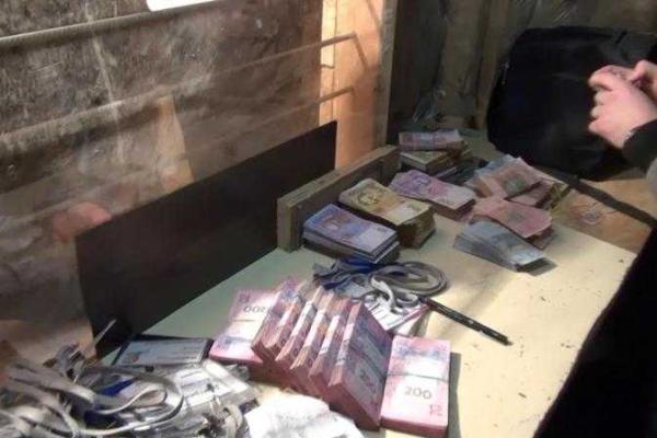 На стройке в Харькове разоблачили масштабные махинации с наемными работниками