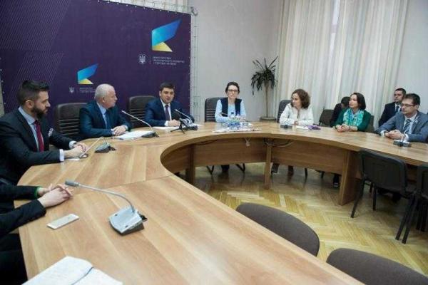 Гройсман пообещал, что новое правительство долго "раскачиваться" не будет