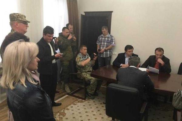 Здание Генпрокуратуры Украины захватили люди в камуфляже, - нардеп Соболев